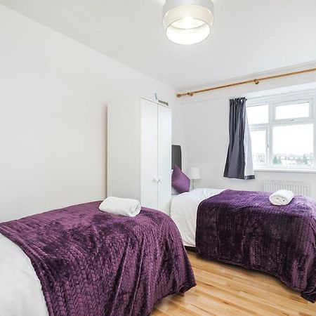 Spacious 3 Bed 1 Bath Hse W Guest Toilet W Parking Near Excel - E16 Londyn Zewnętrze zdjęcie