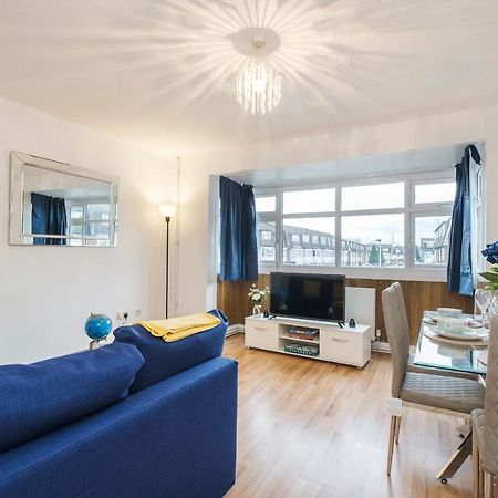 Spacious 3 Bed 1 Bath Hse W Guest Toilet W Parking Near Excel - E16 Londyn Zewnętrze zdjęcie