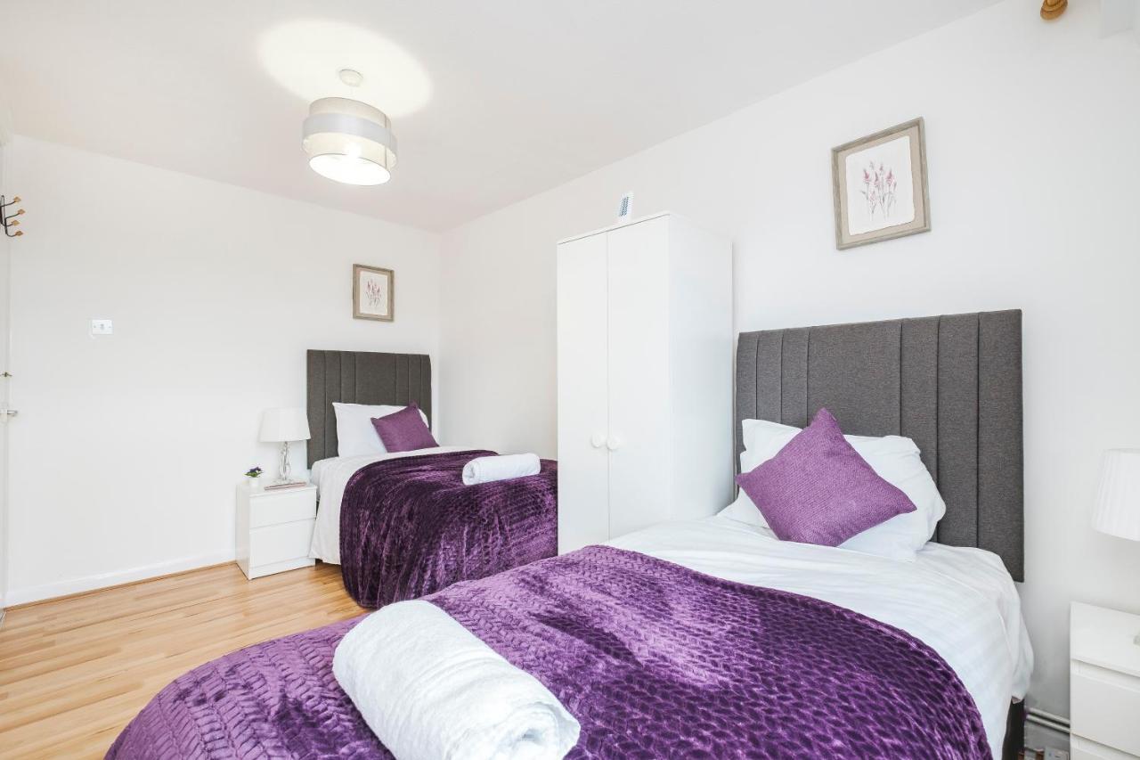 Spacious 3 Bed 1 Bath Hse W Guest Toilet W Parking Near Excel - E16 Londyn Zewnętrze zdjęcie