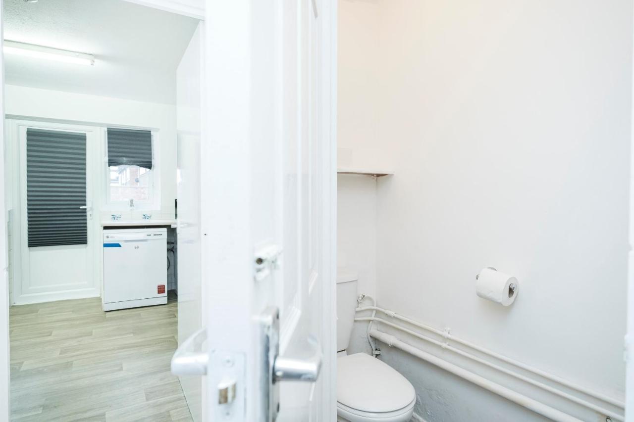 Spacious 3 Bed 1 Bath Hse W Guest Toilet W Parking Near Excel - E16 Londyn Zewnętrze zdjęcie