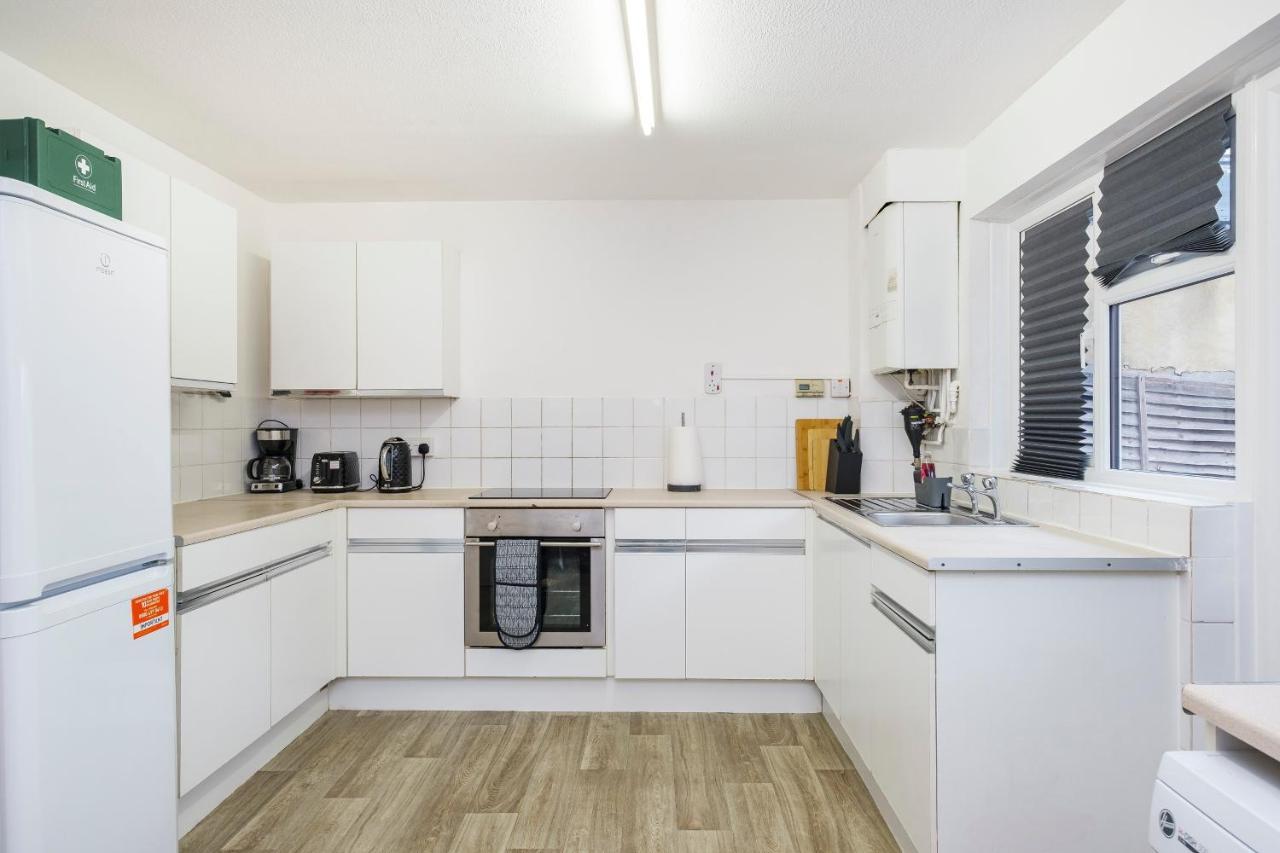 Spacious 3 Bed 1 Bath Hse W Guest Toilet W Parking Near Excel - E16 Londyn Zewnętrze zdjęcie