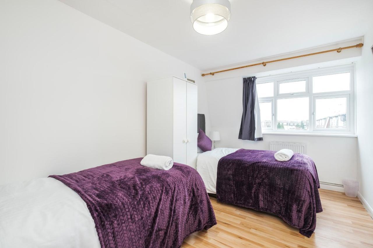 Spacious 3 Bed 1 Bath Hse W Guest Toilet W Parking Near Excel - E16 Londyn Zewnętrze zdjęcie