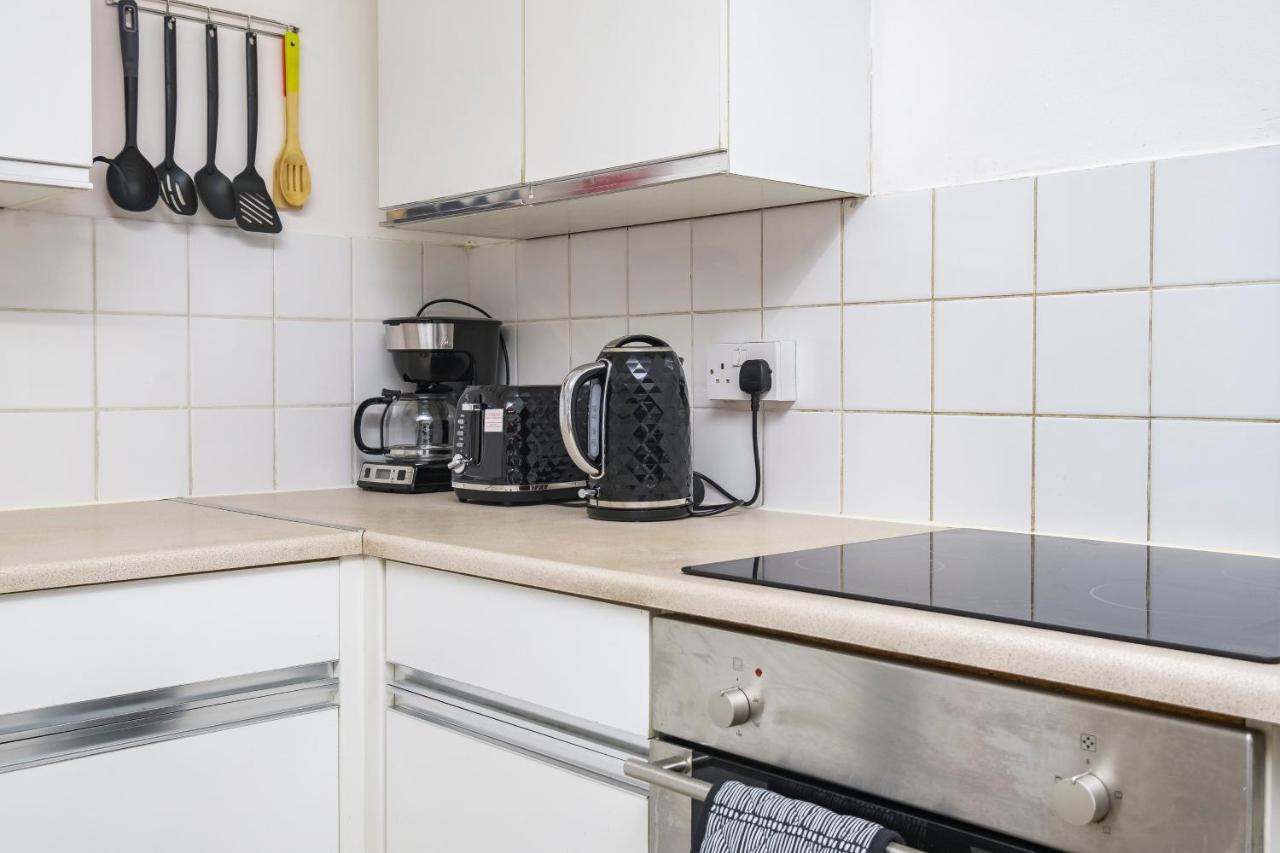 Spacious 3 Bed 1 Bath Hse W Guest Toilet W Parking Near Excel - E16 Londyn Zewnętrze zdjęcie