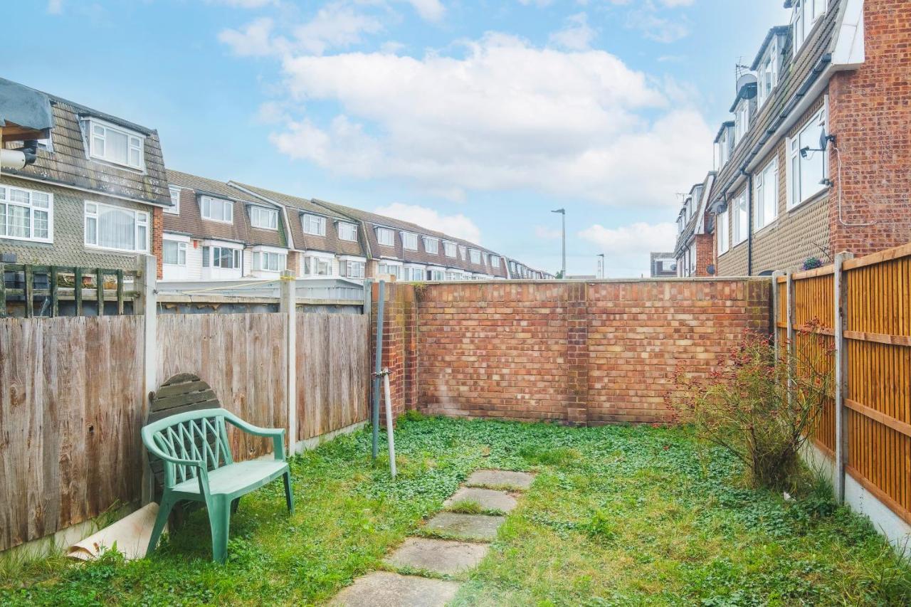 Spacious 3 Bed 1 Bath Hse W Guest Toilet W Parking Near Excel - E16 Londyn Zewnętrze zdjęcie