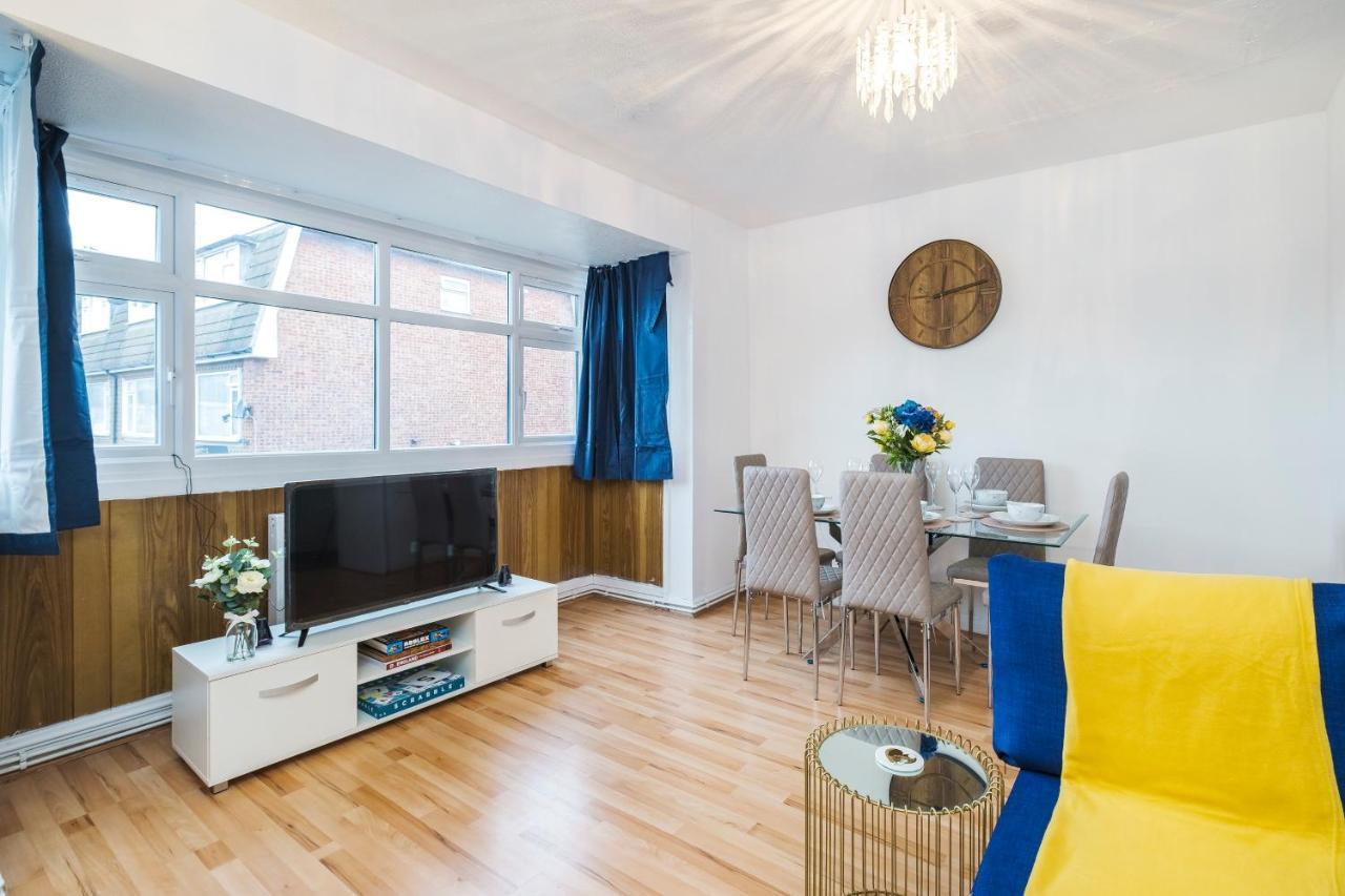 Spacious 3 Bed 1 Bath Hse W Guest Toilet W Parking Near Excel - E16 Londyn Zewnętrze zdjęcie